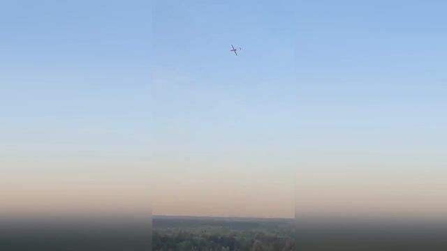 Красиво летит ...