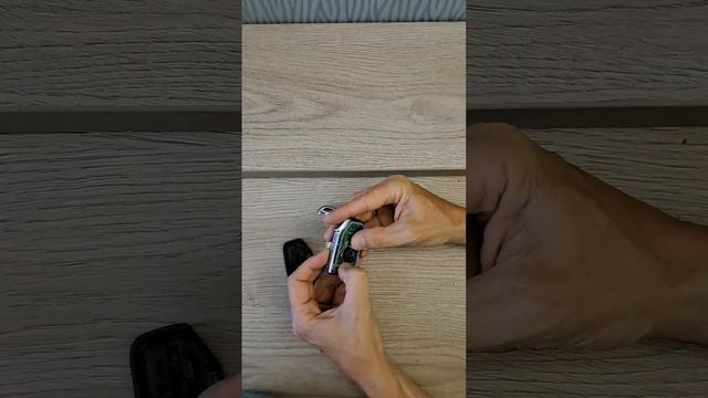 Как да смените батерията на дистанционното управлени?