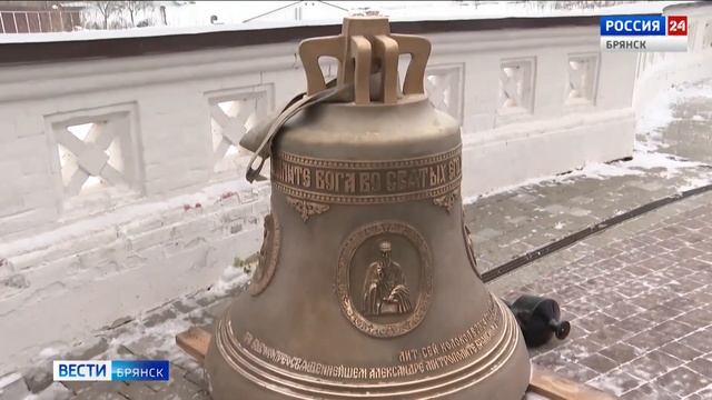 На колокольню Успенского храма Свенского мужского мо?