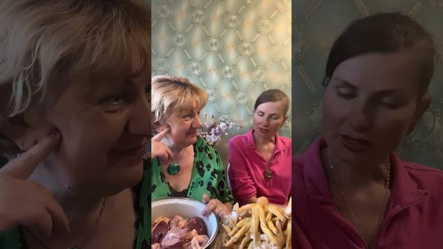 Дочь заставляет готовить ! И делать педикюр … курам …