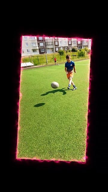 как мой друг играет в футбол ⚽