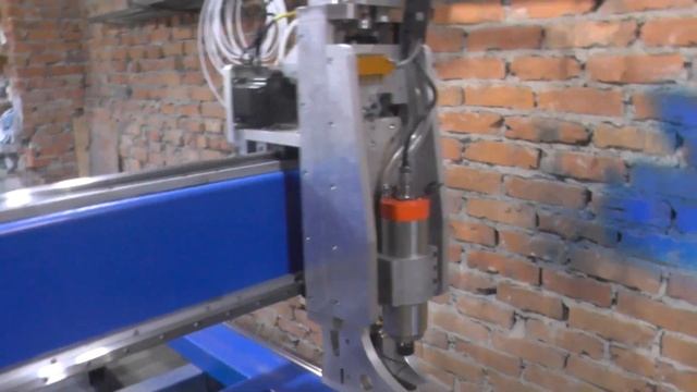 Широкоформатный фрезерный станок с двумя независимым