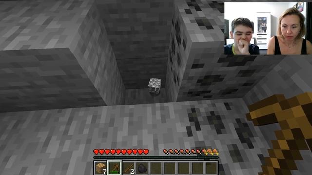 Моя мама провила 1 день в майнкрафте!