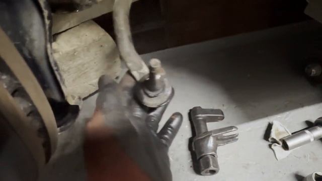 Замена пыльников шаровых рулевых наконечников MAZDA 6GH