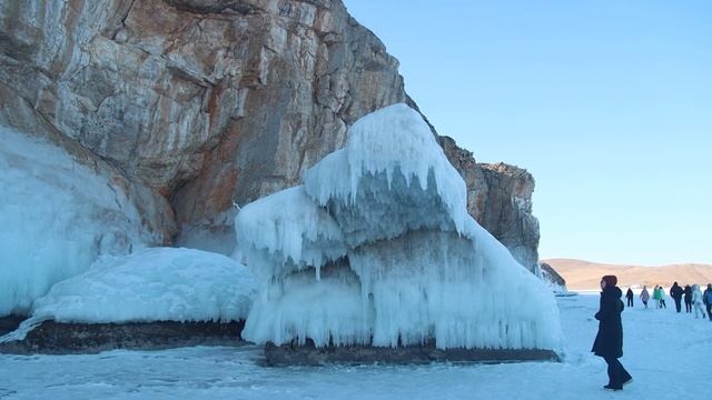 Что делать на зимнем Байкале? Рассказываем про тур Бай