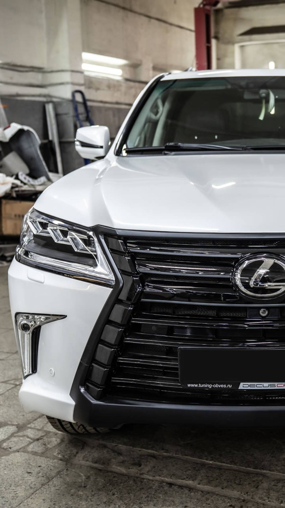 Рестайлинг Лексуса 2012 года в бюджетную стоковую версию Lexus LX570 2016 без тюнинга