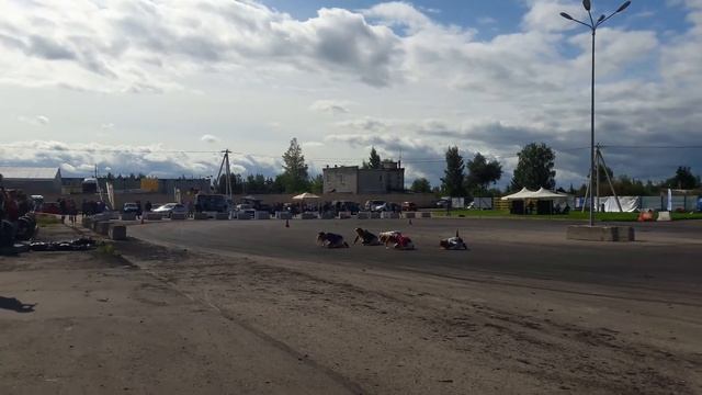 Автошоу2017 Псков Дрифт Автозвук , танцуют Фрешок