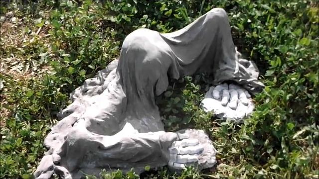 Привидение вылезает из земли Семен Семеныч A Ghost Comes Out O