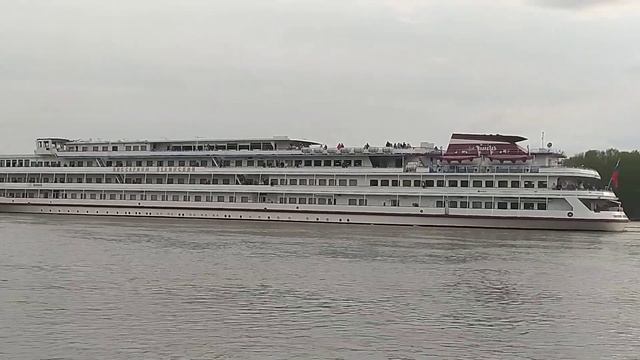уфа 2 мая 2025 Монумент Дружбы разворот на реке теплоход