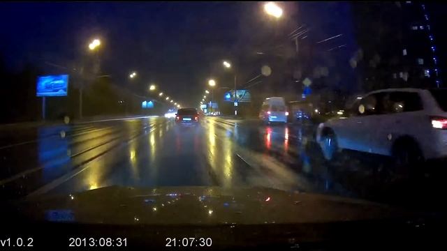 Автомобильный видеорегистратор Vugera VG 20s, ночь, дождь