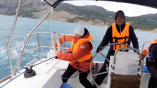 Отрабатываем поворот оверштаг | Яхтенная школа 