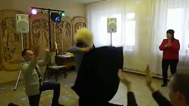 танцевальный калым ЖЖЕТ  КАК ГОРЯЧИЙ КАВКАЗЕЦ!!
