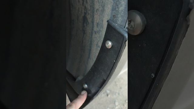 Установка брызговиков  на Mazda Premacy ,Mazda 5 в кузове CW.