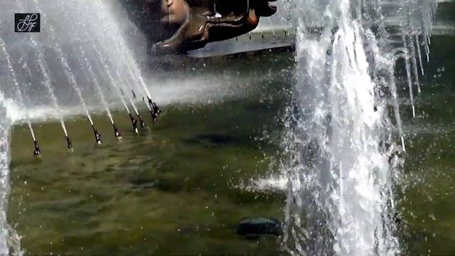 ФОНТАН «МУЗА» У ТЕАТРА ОПЕРЫ И БАЛЕТА В ДНЕПРЕ