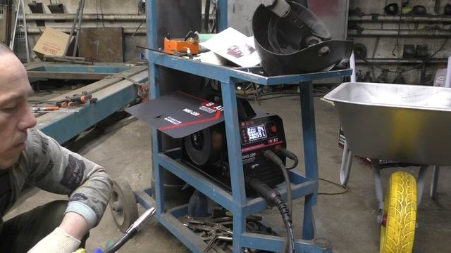 Полуавтомат Brait MIG-220LE на день рождения