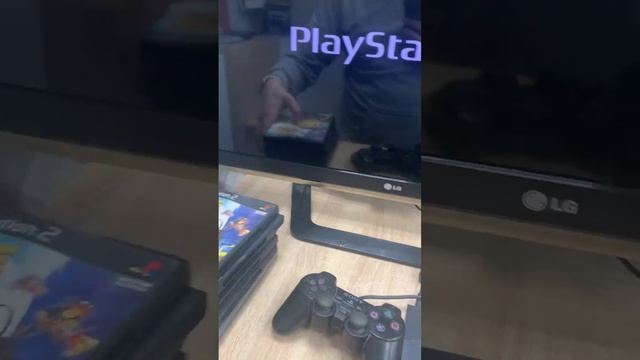 Приставок Sony Ps2 Slim немного лагает джойстик
