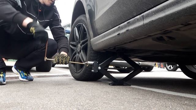 правильний домкрат для Mercedes V- Class