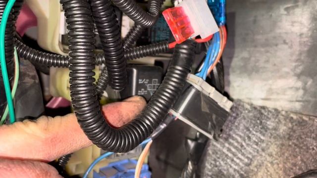 Toyota Rav4 1 Gen Sxa10 подключение противотуманок в штатную пр?