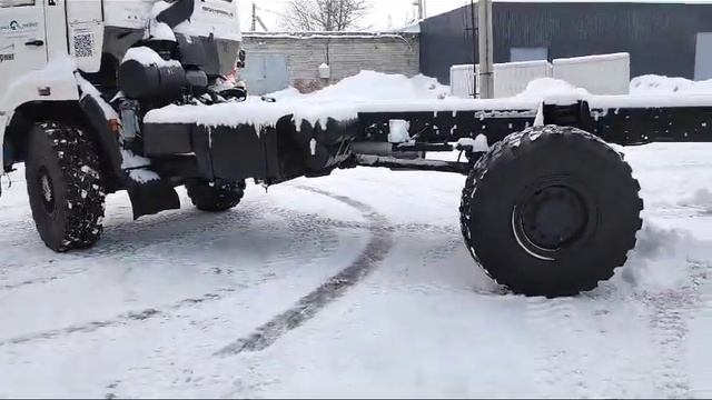 Задняя поворотная ось