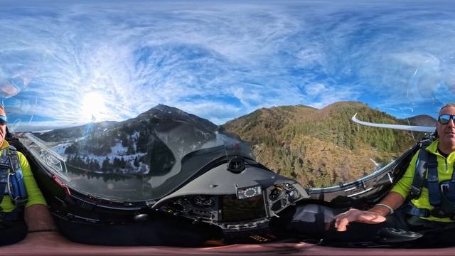 VR 360 Низкий пролет над горным озером