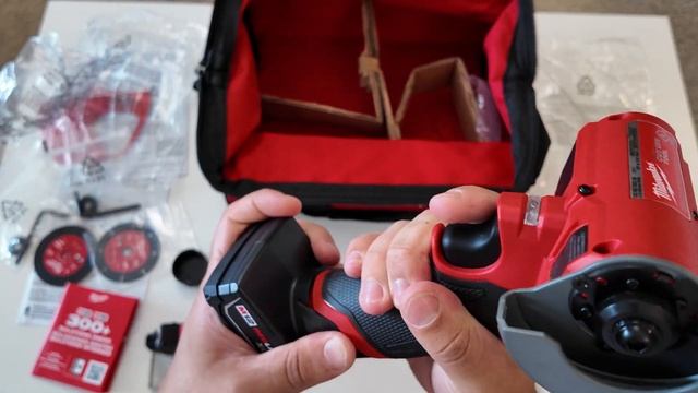 Обзор на мини болгарку Milwaukee M12 Fuel Cut Of Tool