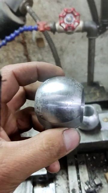 проточка центрального отверстия сферы (шара).