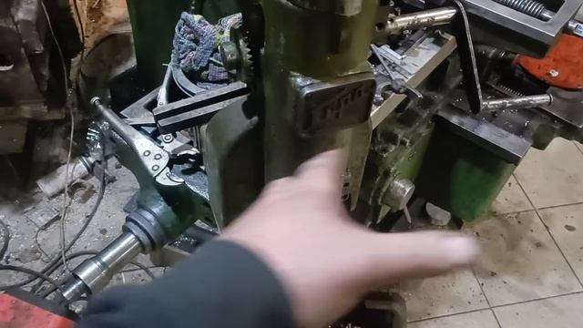 восстановление старого мобильного расточного станка.