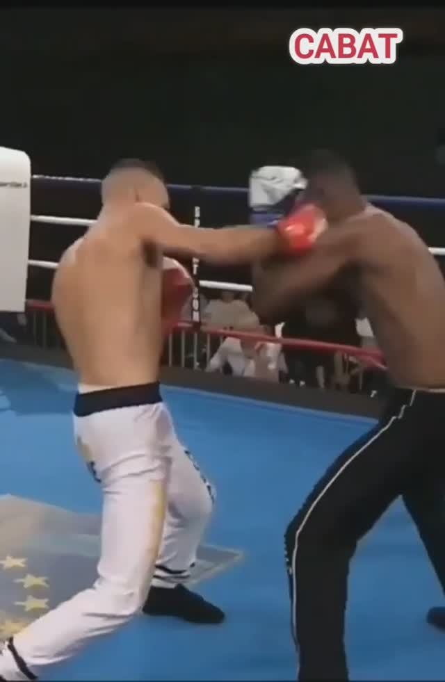 Сават - про. 
#savate #сават #французскийбокс #lowkick #лоукик #ufc #kickboxing