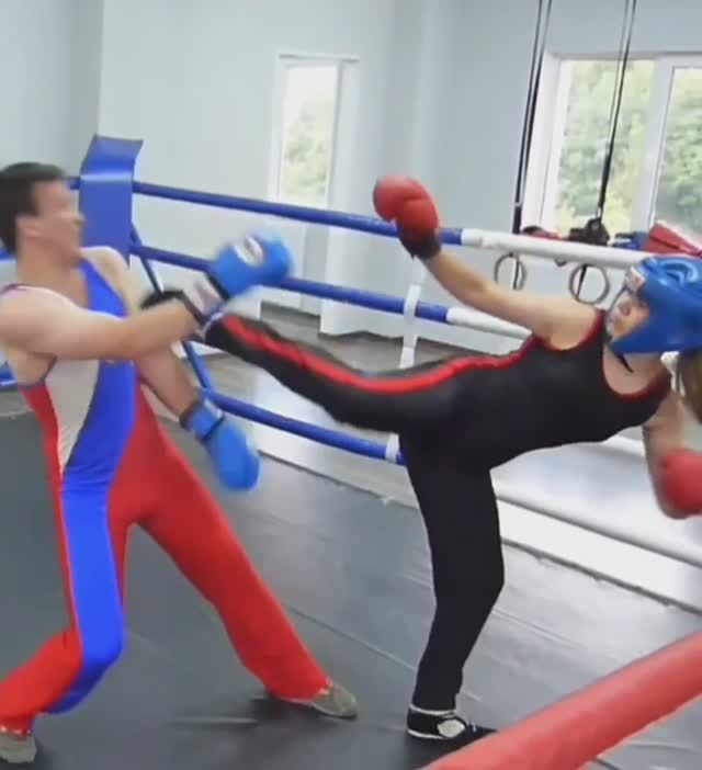 Опасная девочка) 
#shorts #savate #сават #кикбоксинг #kikboxing #французскийбокс #knockout