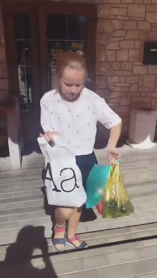 Девочка Оля