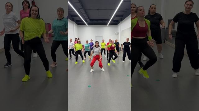 Макарэна Зумба фитнес. Танцевальный фитнес. Танцы
