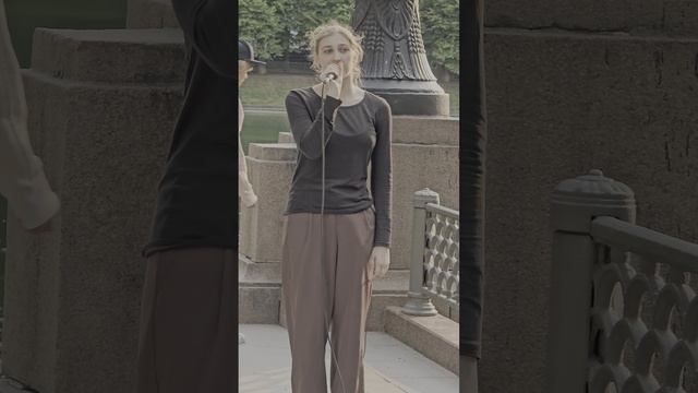 Певица на патриках