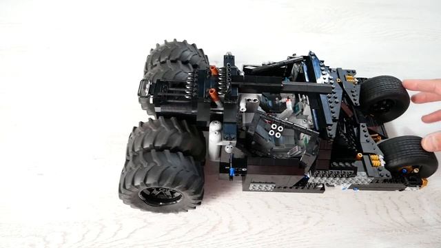 А С ЭТИМ ЧТО НЕ ТАК? Не все тачки Бэтмена одинаково крутые: обзор набора ЛЕГО 76240