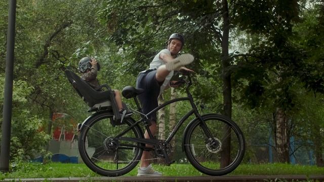 Велокультура | Артём Овчаренко и Анна Тихомирова со своими детьми