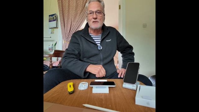 IPhone 16e распаковка и 8 плюсов, по сравнению с IPhone 15
