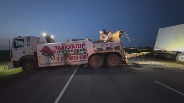 Грузовой эвакуатор после ДТП от компании Эвакуатор-м4