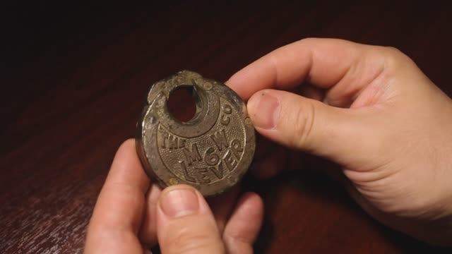 Антикварный замок 