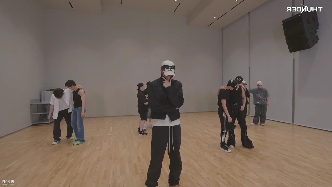 Seventeen - 'Thunder' Dance Practice Mirrored
