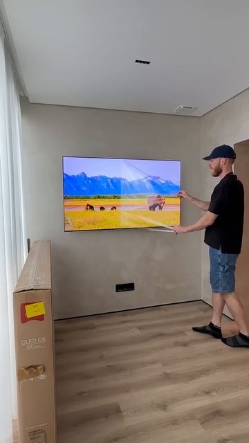 LG OLED AI G5 4K 2025. Установили на стену. Снимаю плёнку. #телевизор #lg #oled #g5 #установка