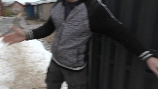 Почему на всех пролетах разное расстояние между штакетником? Обшивка шахматка