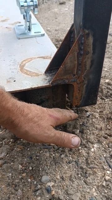 Как установить столб откатных ворот