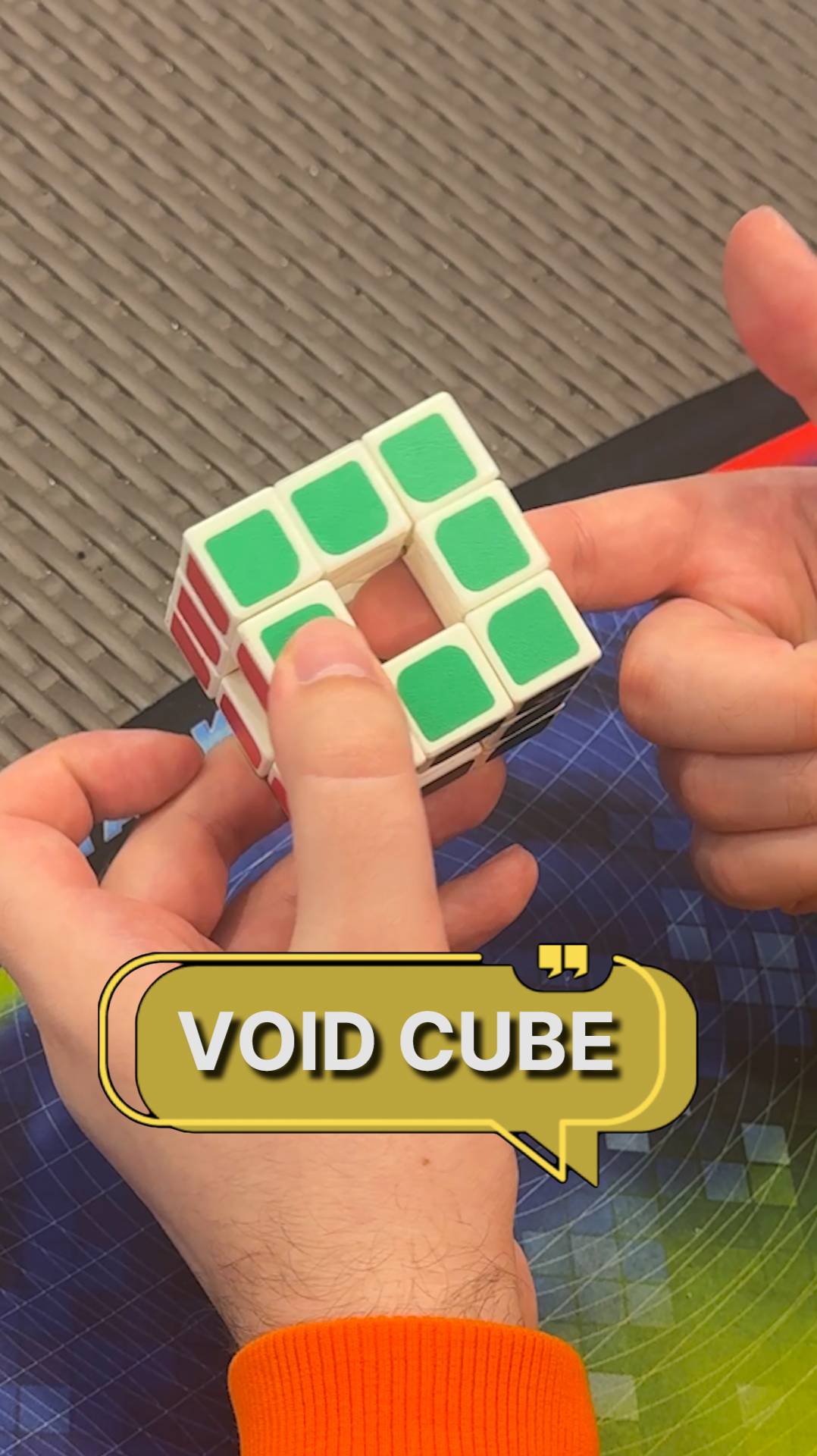 Кубик без центра - как такое возможно??