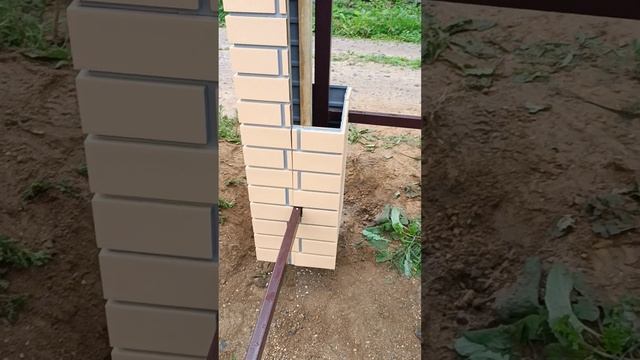 Пикс панели — угловой столб забора.