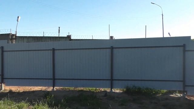 Как сделать «дешёвый» забор из профлиста