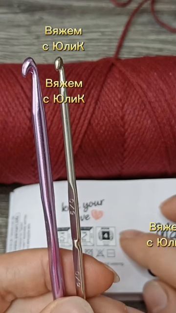Показываю как может отличаться размер крючка у разных производителей