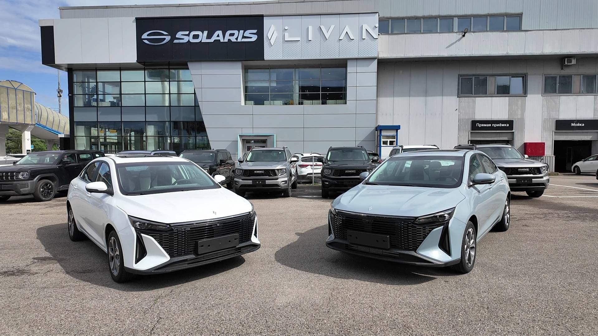 LIVAN S6PRO сравнение LUXURY и PREMIUM (Geely Group)