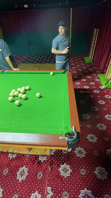 Учимся играть в бильярд)))