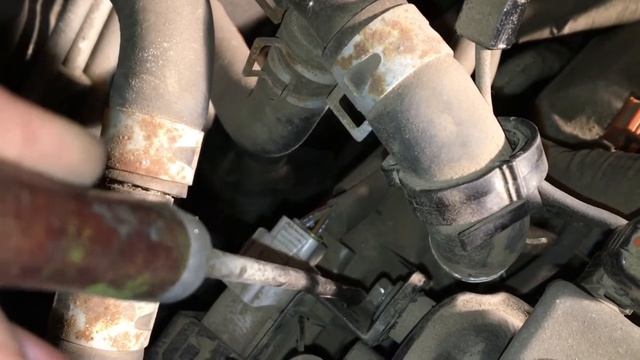 Снять стартер с Лексус LX 470 (TOYOTA LAND CRUISER 100) снимаем стартер.