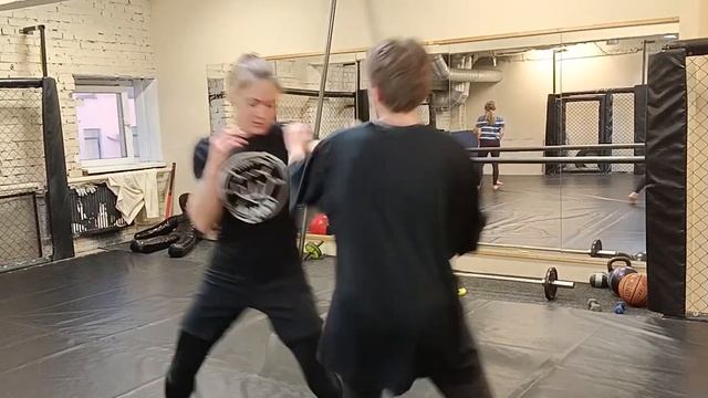 Девушки-бойцы ММА клуба Алмаз СПб.