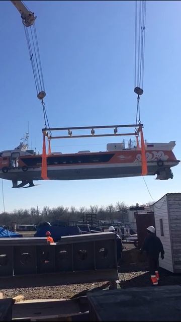 Спуск и настройка судна на подводных крыльях